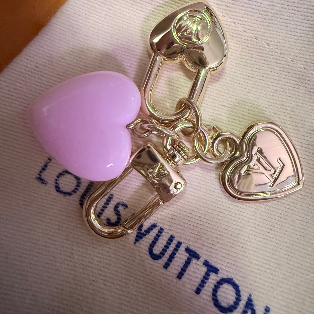 Adorable Pink and Gold Heart Charm Keyring - Picture 2 of 3